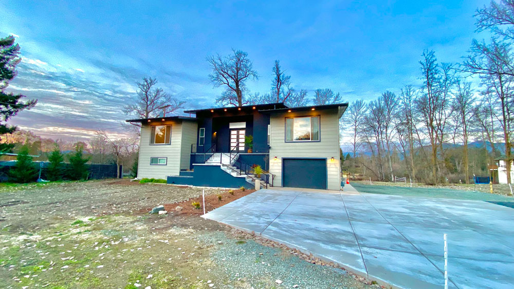 Grants Pass Fully Furnished 3 Bedroom River Front Vacation Home Rentals