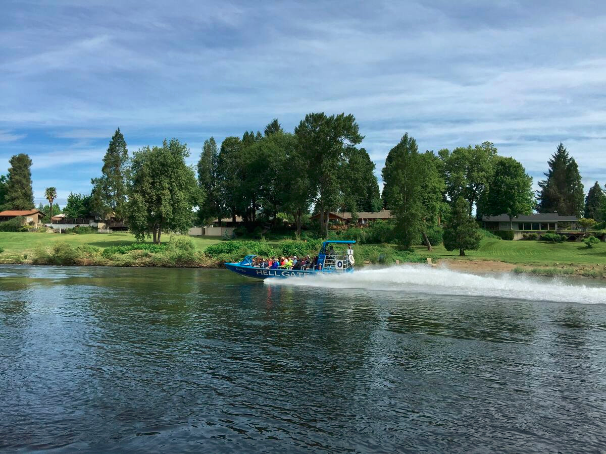 grants pass river front vacation homes
