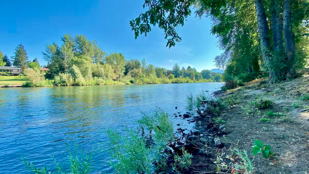 grants pass vacation homes with kitchen